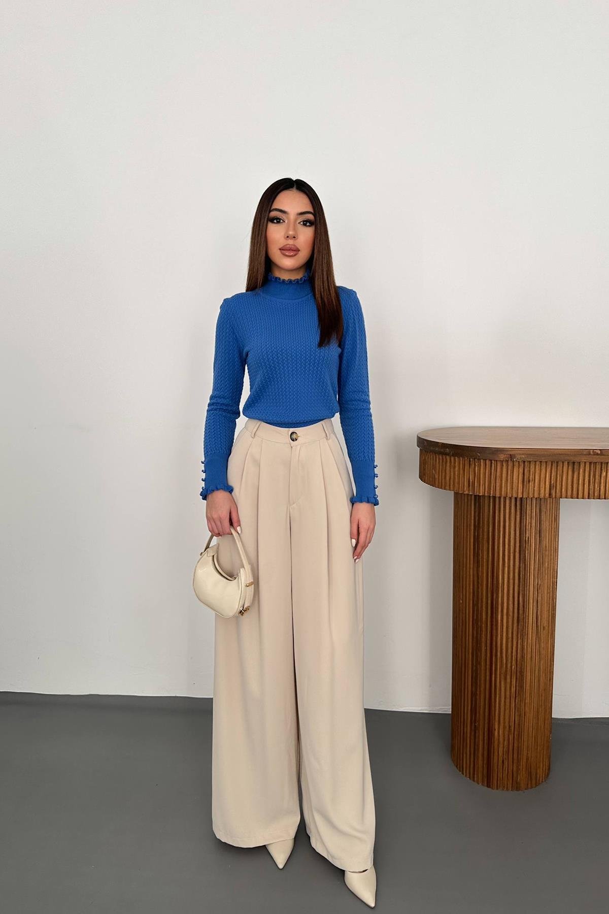 Toptan Mavi Boğazlı ve Örgülü Triko Kazak