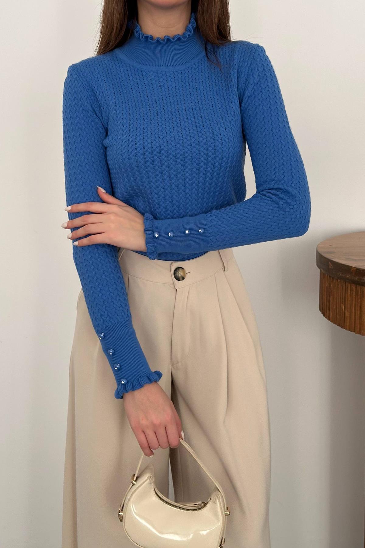 Toptan Mavi Boğazlı ve Örgülü Triko Kazak