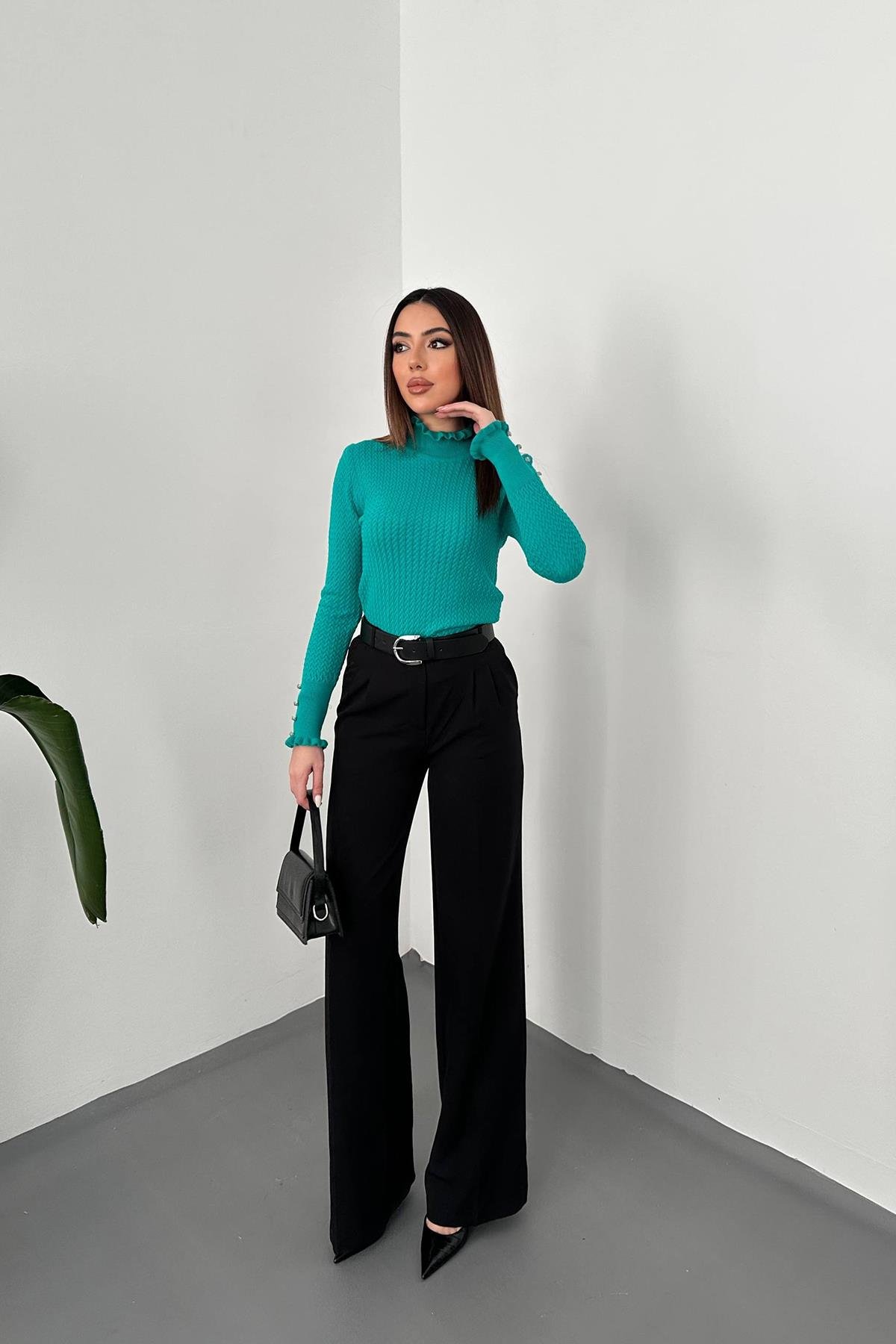 Toptan Yeşil Boğazlı ve Örgülü Triko Kazak