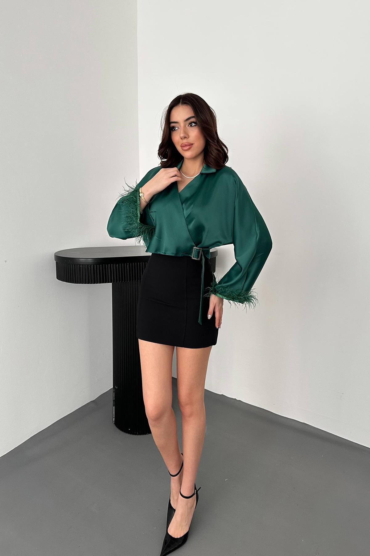 Toptan Zümrüt Kolları Tüylü Saten Crop