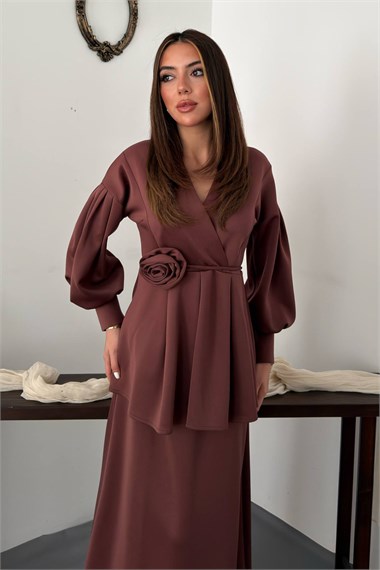 Brown Set With Rose Details