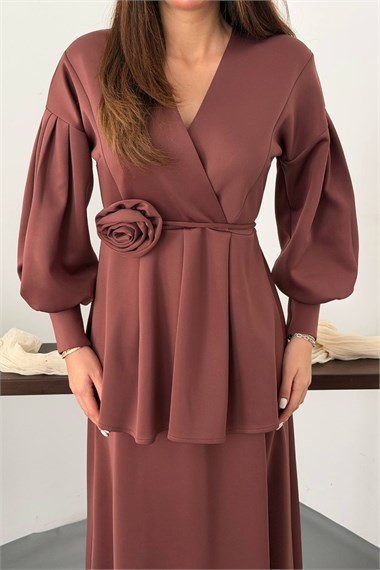 Brown Set With Rose Details