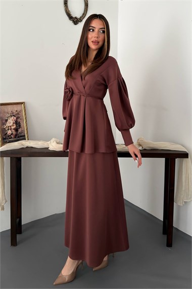 Brown Set With Rose Details
