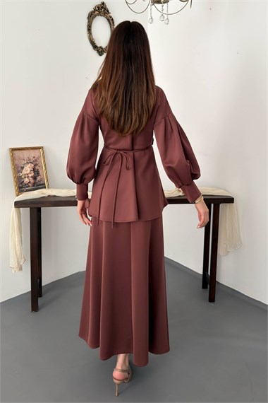 Brown Set With Rose Details