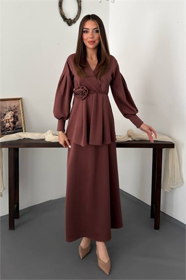 Brown Set With Rose Details