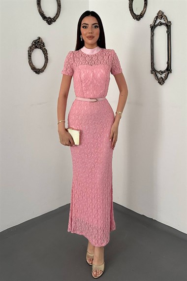 Pembe Dantel Detaylı Elbise