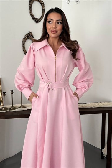 Pembe Pileli Önden Fermuarlı Elbise