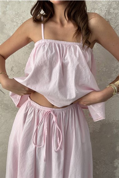 Pembe Volanlı Bluz Ve Etek Takım