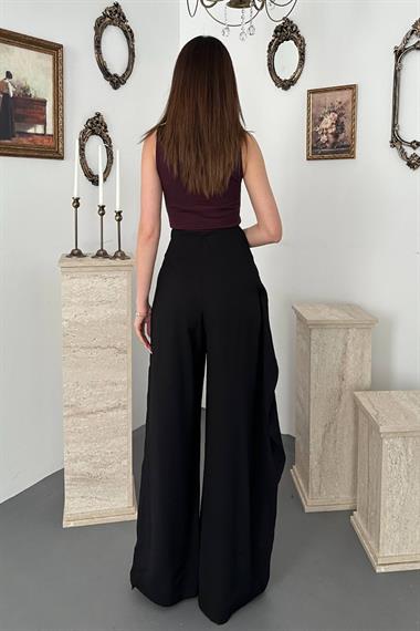 Siyah Volan Detaylı Pantolon