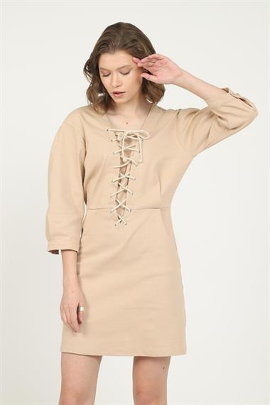 Toptan Bej Dekolteli ve Bağcık Detay Elbise
