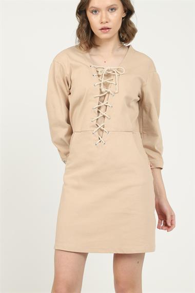 Toptan Bej Dekolteli ve Bağcık Detay Elbise