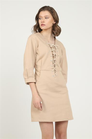 Toptan Bej Dekolteli ve Bağcık Detay Elbise