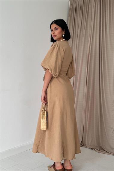 Toptan Bej Kuşaklı Müslin Elbise