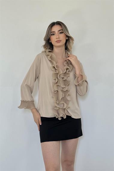 Toptan Bej Yakası Volanlı Gömlek