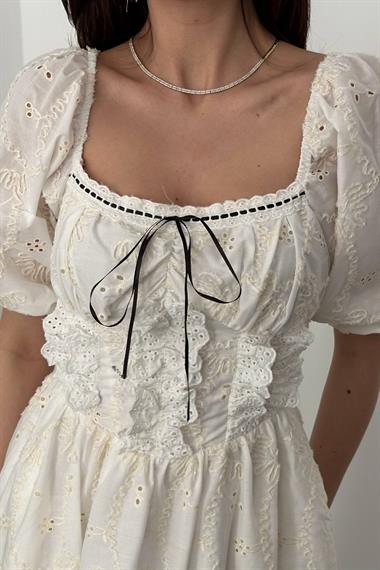 Toptan Ekru Dantel Detaylı Brode Elbise