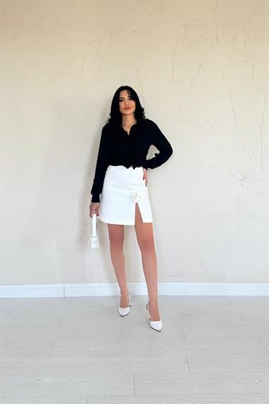 Toptan Ekru Yırtmaçlı Gül Detaylı Mini Etek