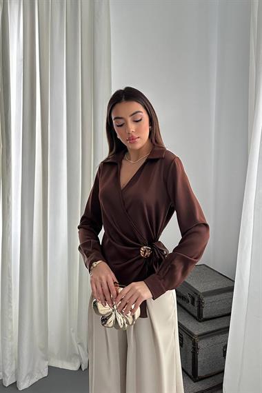 Toptan Kahverengi Düğme Detaylı Saten Bluz