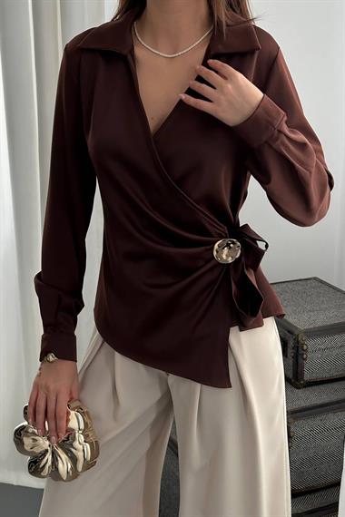Toptan Kahverengi Düğme Detaylı Saten Bluz