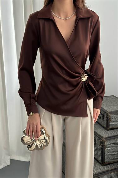 Toptan Kahverengi Düğme Detaylı Saten Bluz