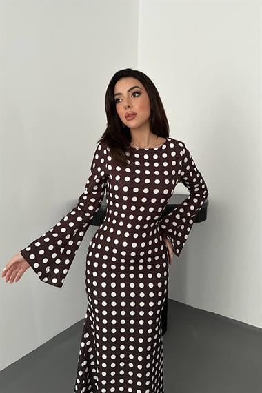 Toptan Kahverengi Puantiyeli Vücudu Saran Elbise