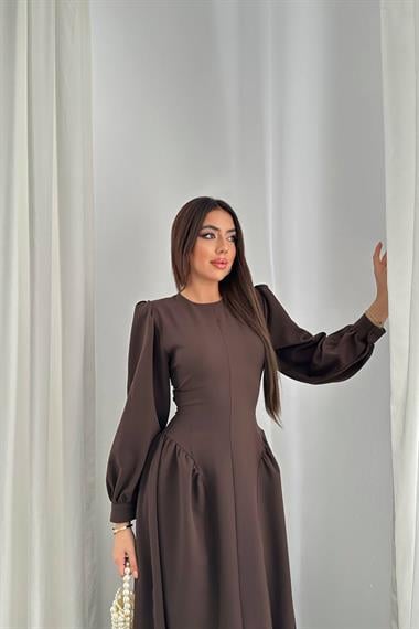 Toptan Kahverengi Yanları Büzgülü Uzun Kollu Elbise