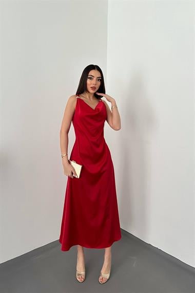 Toptan Kırmızı Saten Degaje Yaka Omuzlar Tokalı Elbise