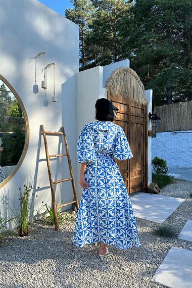 Toptan Mavi Eteği Yırtmaçlı Geniş Yaka Elbise