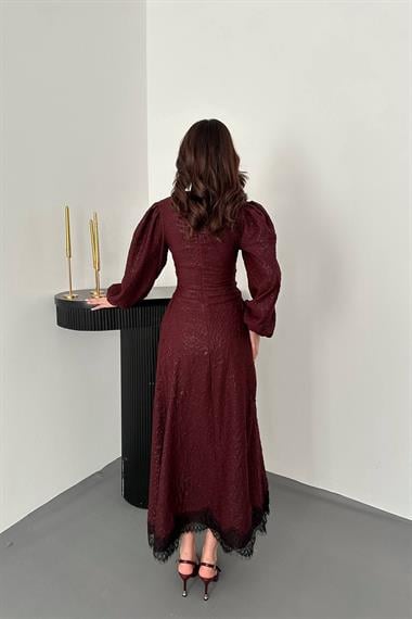 Toptan Mürdüm Kabartmalı Dantel Detaylı Kemerli Uzun Elbise