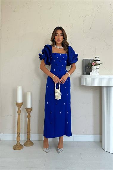 Toptan Saks İşlemeli Kolu Garnili Elbise