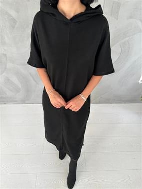 Toptan Siyah Akrilik Kapüşonlu Elbise