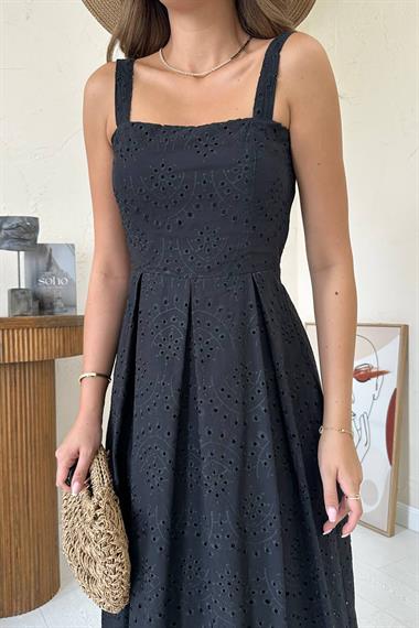 Toptan Siyah Askılı Aparatlı Brode Elbise