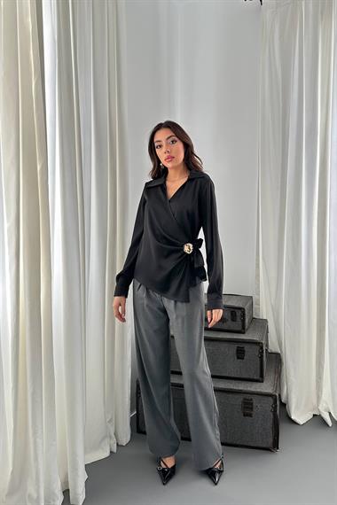 Toptan Siyah Düğme Detaylı Saten Bluz