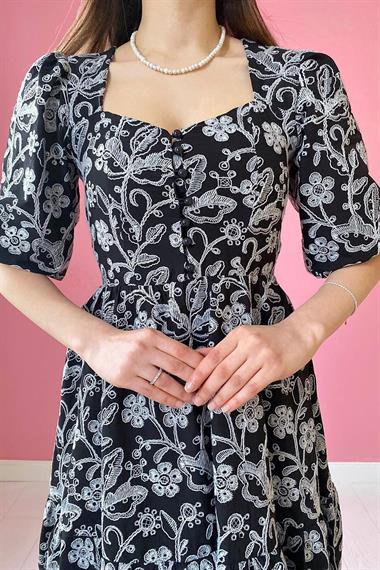 Toptan Siyah Düğmeli Brode Elbise