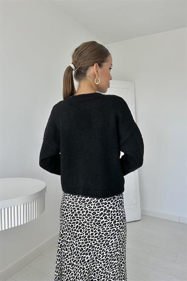 Toptan Siyah Faça ve Zincirli Triko Kazak