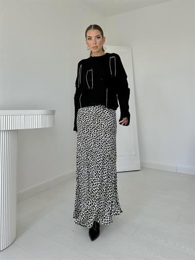 Toptan Siyah Faça ve Zincirli Triko Kazak