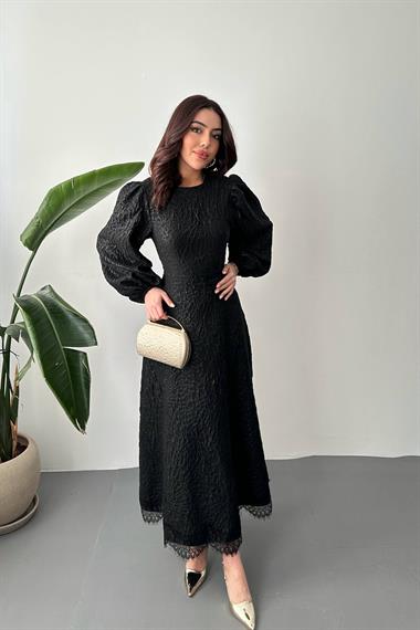 Toptan Siyah Kabartmalı Dantel Detaylı Kemerli Uzun Elbise
