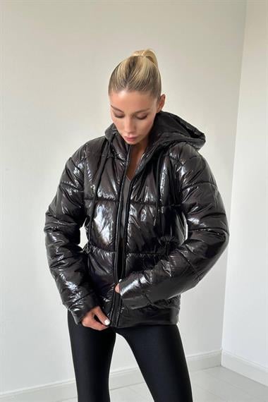 Toptan Siyah Kapüşonlu Şişme Mont