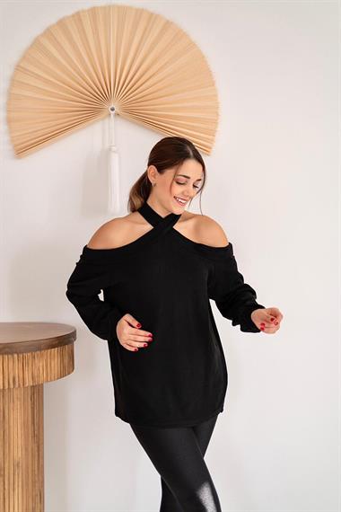 Toptan Siyah Omzu Açık X Kazak