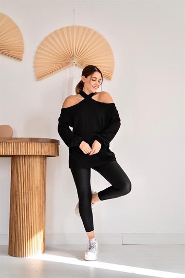 Toptan Siyah Omzu Açık X Kazak