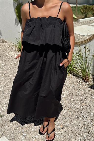 Toptan Siyah Spagetti Yaka Önü Pileleli Elbise