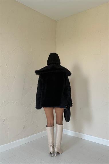 Toptan Siyah Vatkalı Kürklü Manto