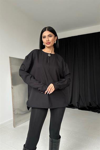 Toptan Siyah Yakası Broşlu Bluz