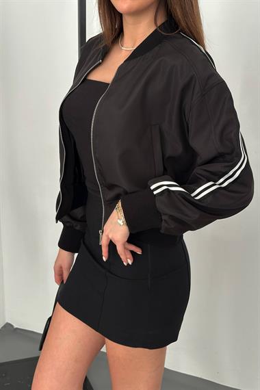 Toptan Siyah Yanları Şeritli Kısa Ceket