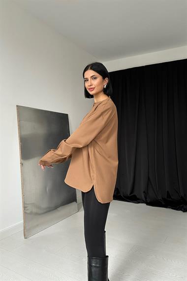 Toptan Vizon Yakası Broşlu Bluz