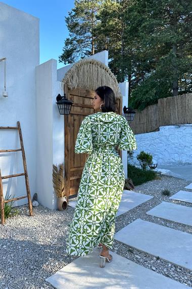 Toptan Yeşil Eteği Yırtmaçlı Geniş Yaka Elbise
