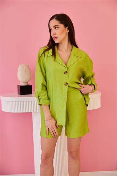 طقم قميص وشورت أخضر بأكمام مطوية، بالجملة