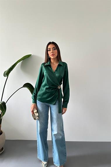 Toptan Zümrüt Düğme Detaylı Saten Bluz