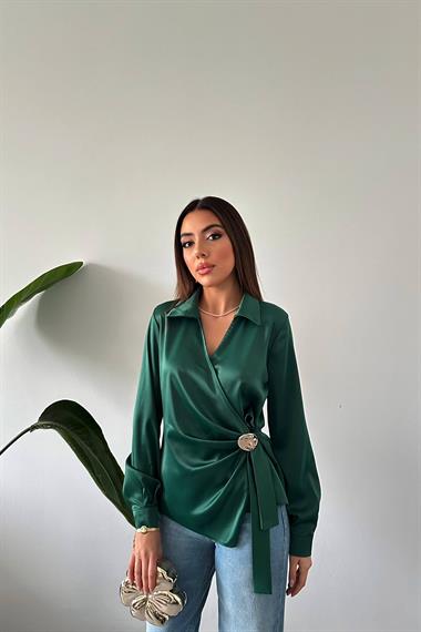 Toptan Zümrüt Düğme Detaylı Saten Bluz