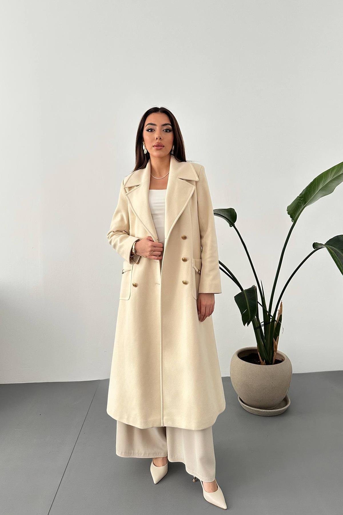 Wholesale Beige Pocket Chain Coat