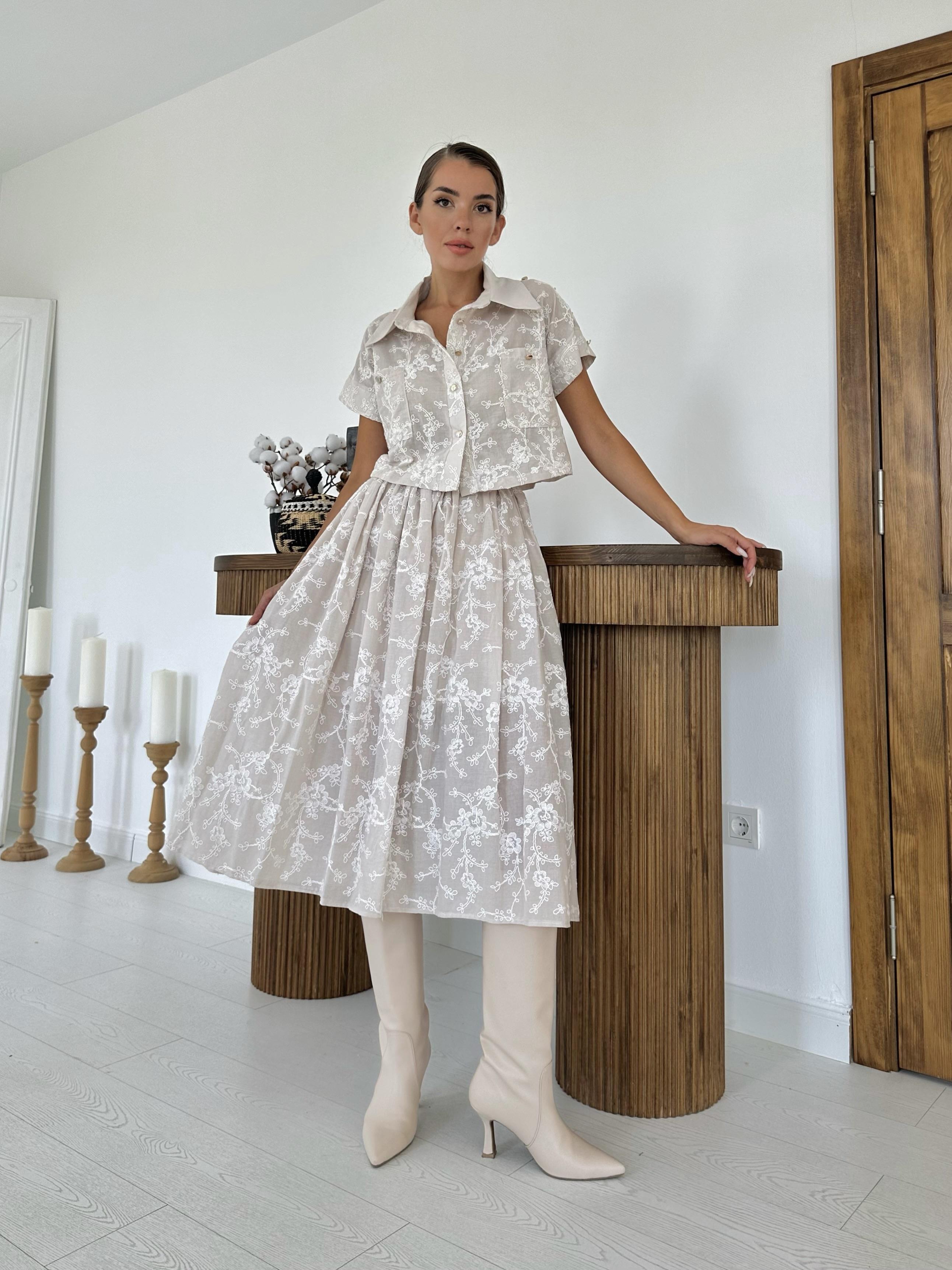 Toptan Bej Gömlek ve Etek Takım